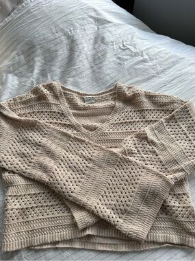 Hurley Open-Knit V-Neck Sweater in Beige size S